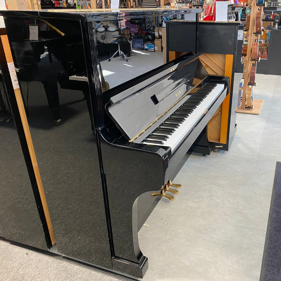 Second Hand Kawai BL-61 Upright Piano, Polished black, c.1980 - Image 4
