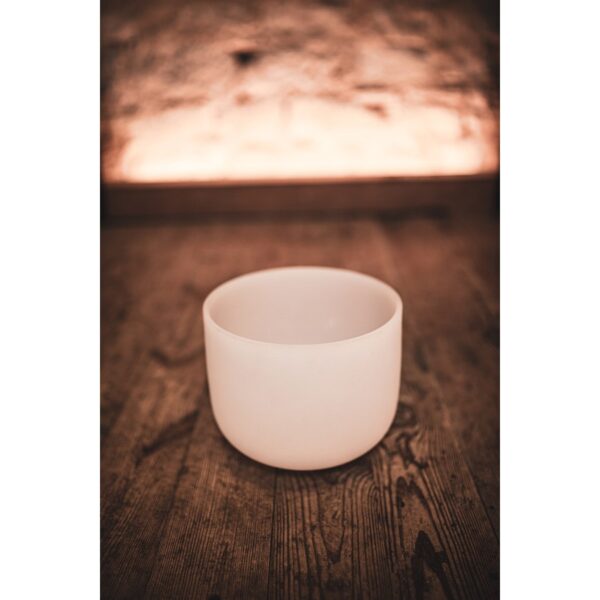 Meinl Sonic Energy Crystal Singing Bowl - 8"/20cm, F4, Heart Chakra - Image 4